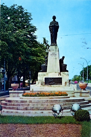 1239-1 - Iasi. Statuia lui M. Eminescu de Schmidt-Faur